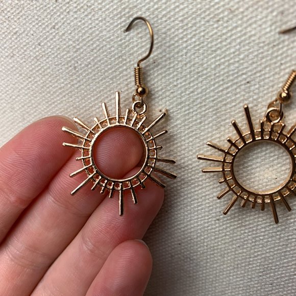 CLAIRE GOLD SUN DROP EARRINGS - Picture 3 of 3